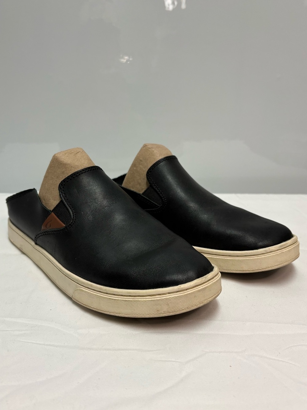 OluKai Pehuea Black Leather Slip-On Sneaker Mule Women's Size 8 Drop in Heel